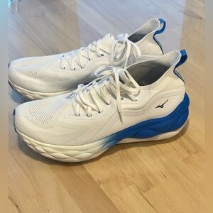 Mizuno White and Blue Athletic Sneakers 10.5
